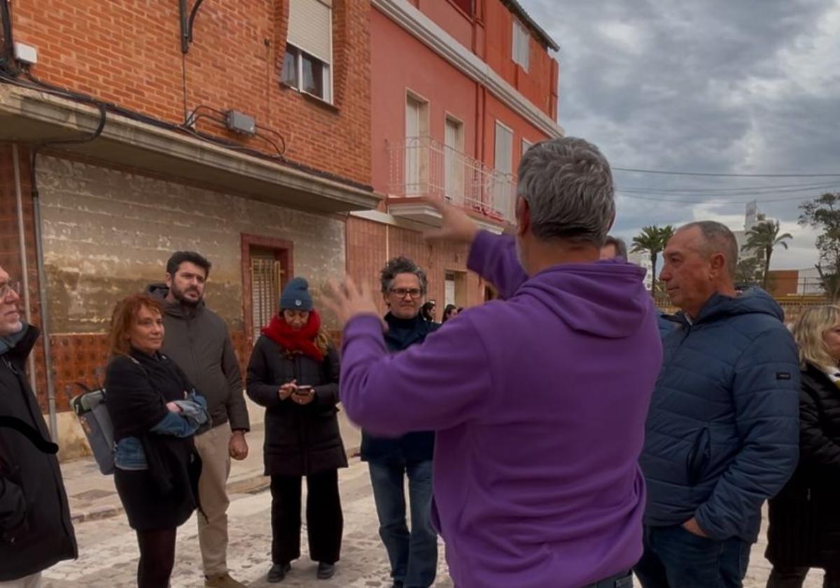 Visita de los representantes de Compromís al Raval.