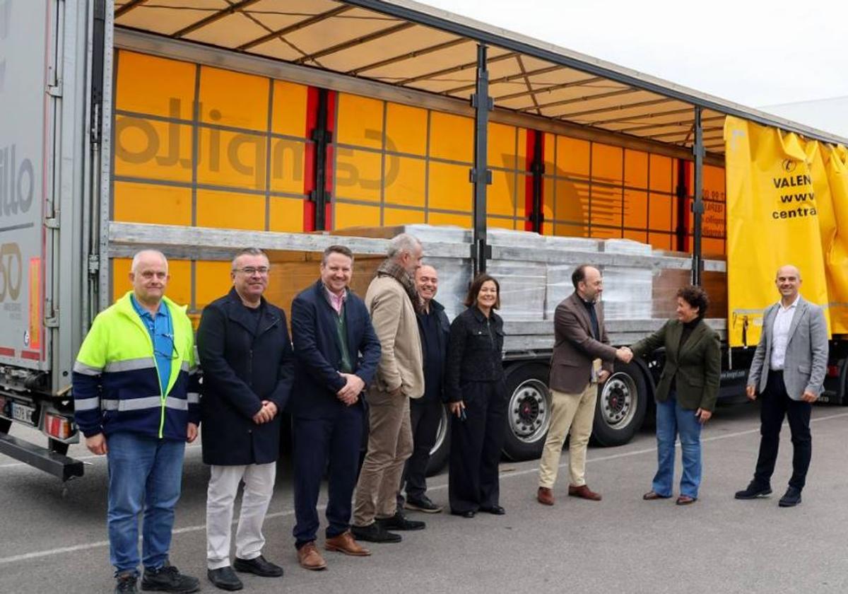 Onda envía los primeros camiones con azulejos para reconstruir viviendas dañadas por la dana