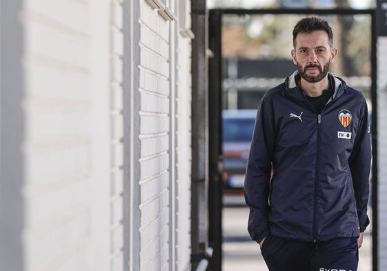 Carlos Corberán, tras un entrenamiento en la ciudad deportiva de Paterna.