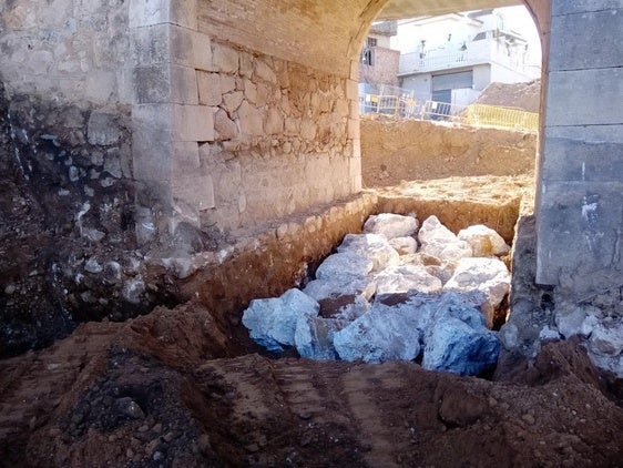 Obras en uno de los puentes de la CV-50.