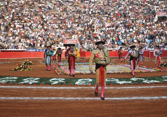 El maestro en uno de sus anteriores paseíllos en la México.