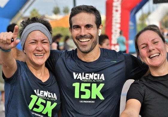 María, Josevi y Teresa, tras finalizar la 15K Valencia Abierta al Mar.