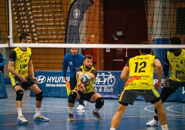 Recepción de Facu Funes en un partido de Superliga.