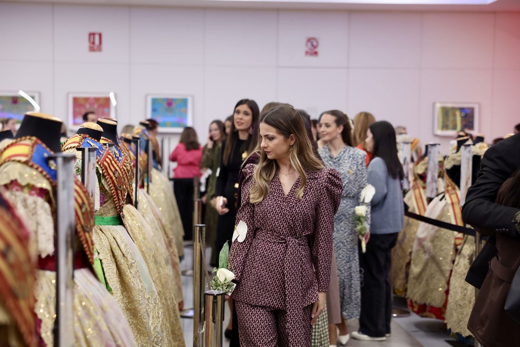 Inauguración de la Exposición solidaria de los espolines de las falleras mayores de Valencia en la falla Convento Jerusalén