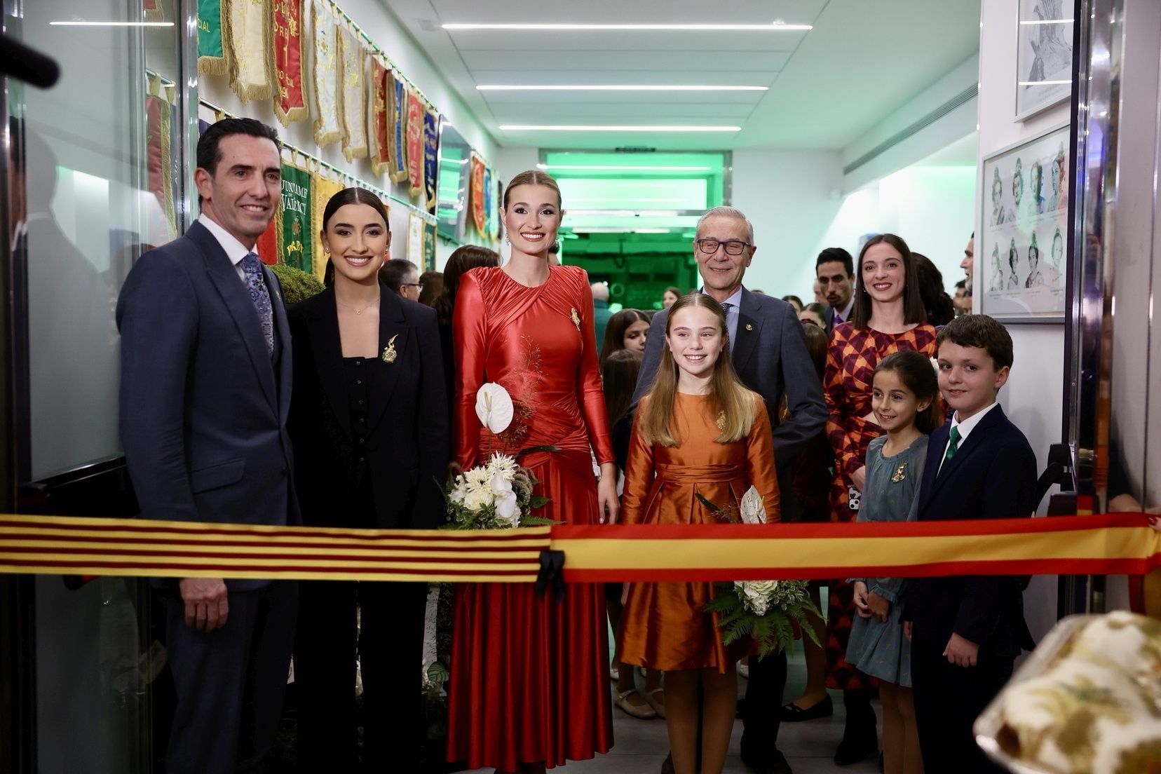 Inauguración de la Exposición solidaria de los espolines de las falleras mayores de Valencia en la falla Convento Jerusalén