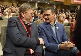 Puig, junto a Sánchez, este sábado en el Palacio de Congresos.