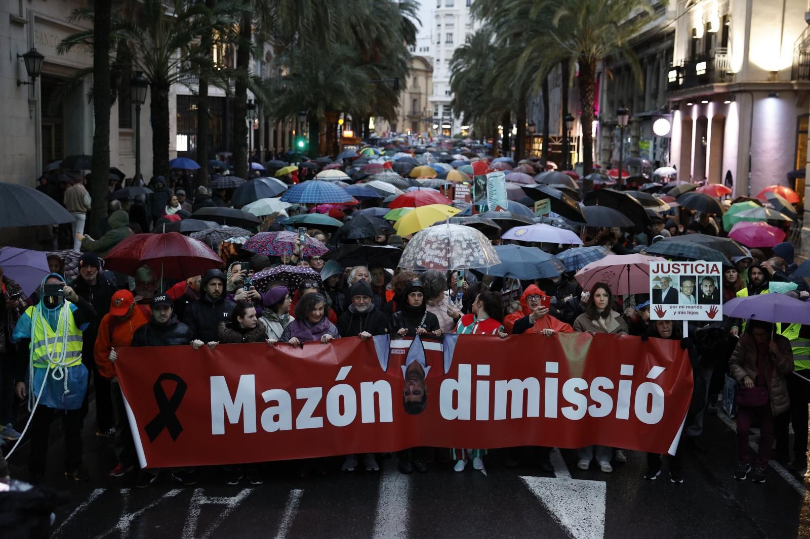 FOTOS | Manifestación en Valencia contra la gestión de la dana y para exigir la dimisión de Mazón