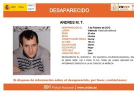 El cartel difundido por el Ministerio del Interior a través del Centro Nacional de Desaparecidos y en el que se pide colaboración para encontrar a Andrés Mora.
