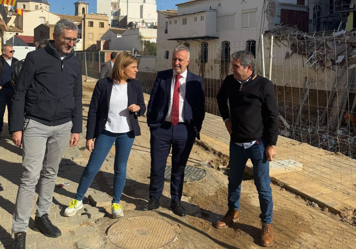 El ministro Torres visita las obras de reconstrucción iniciadas en Chiva