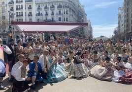 Recogida del primer premio de Especial, de la falla L'Antiga en las Fallas de 2024.