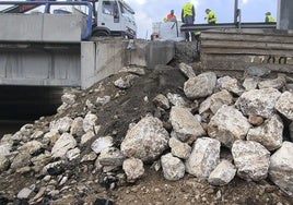 Trabajos de construcción del desvío del barranco del Pozalet.