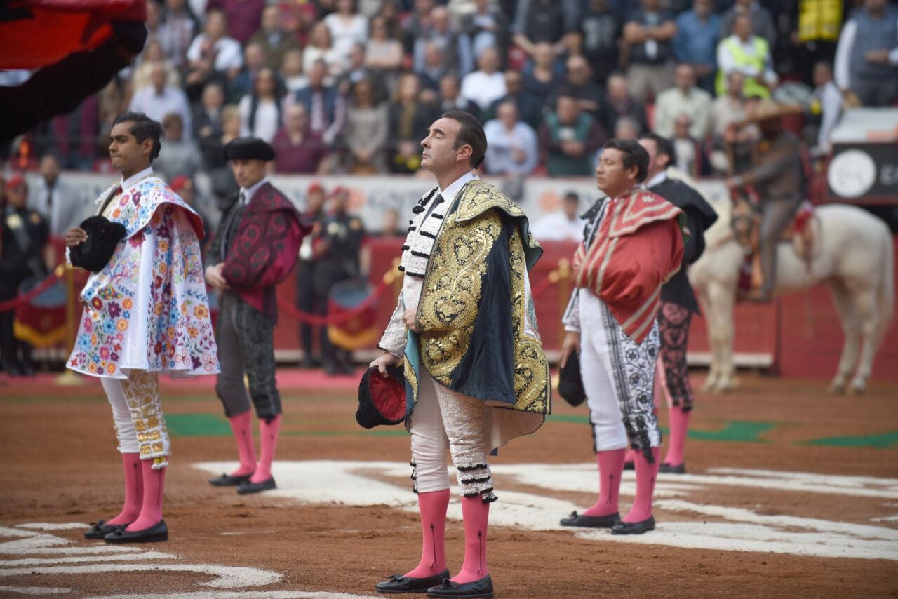 Fotos: Ponce le brinda el último toro de su vida a Ana Soria