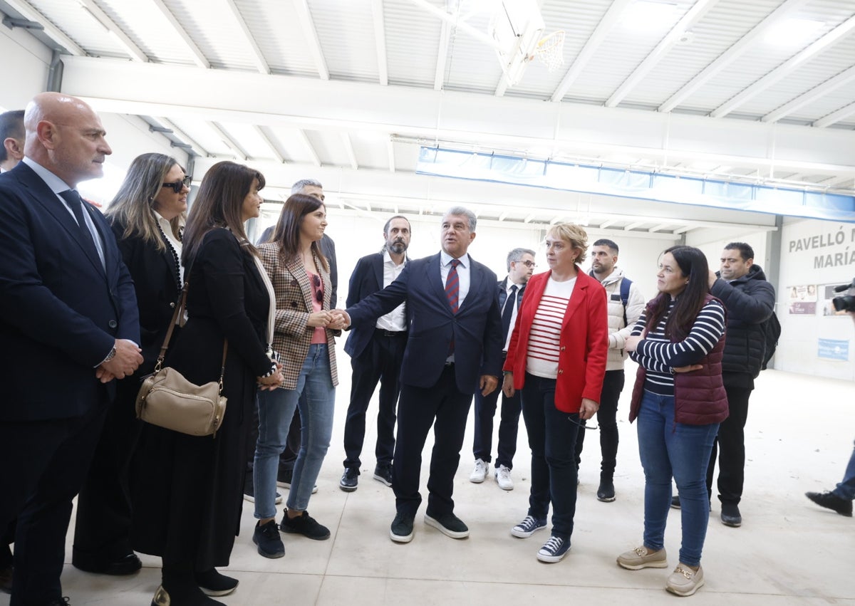 Imagen secundaria 1 - Joan Laporta visita las zonas afectadas por la dana