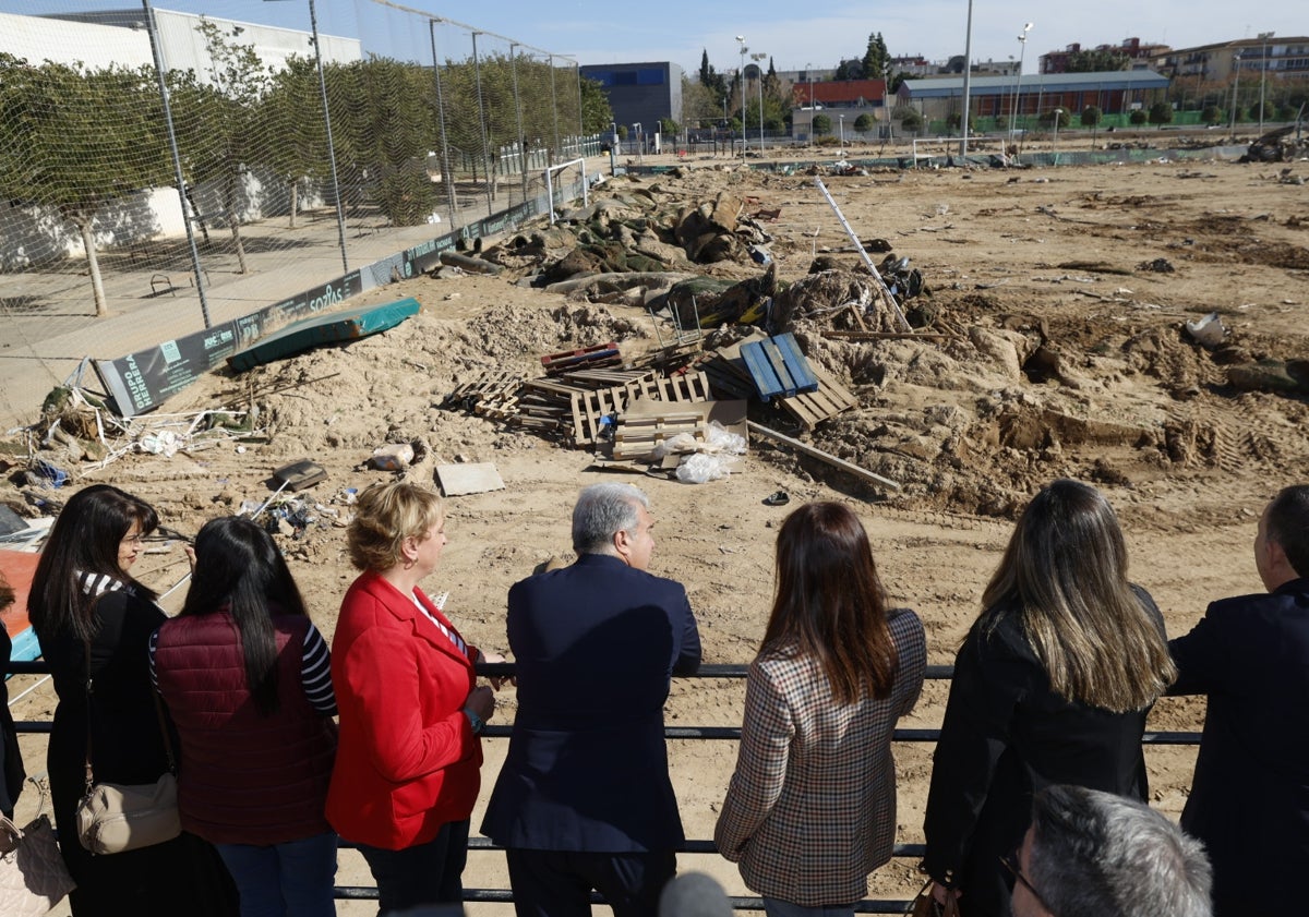 Imagen principal - Joan Laporta visita las zonas afectadas por la dana