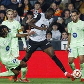 El único futbolista al que indulta Mestalla tras la nueva debacle del Valencia ante el Barcelona