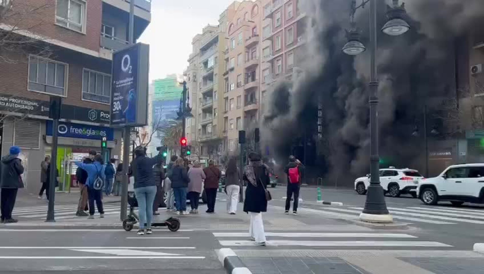 Un incendio en un bingo desata la alarma en el centro de Valencia y deja 18 atendidos por humo