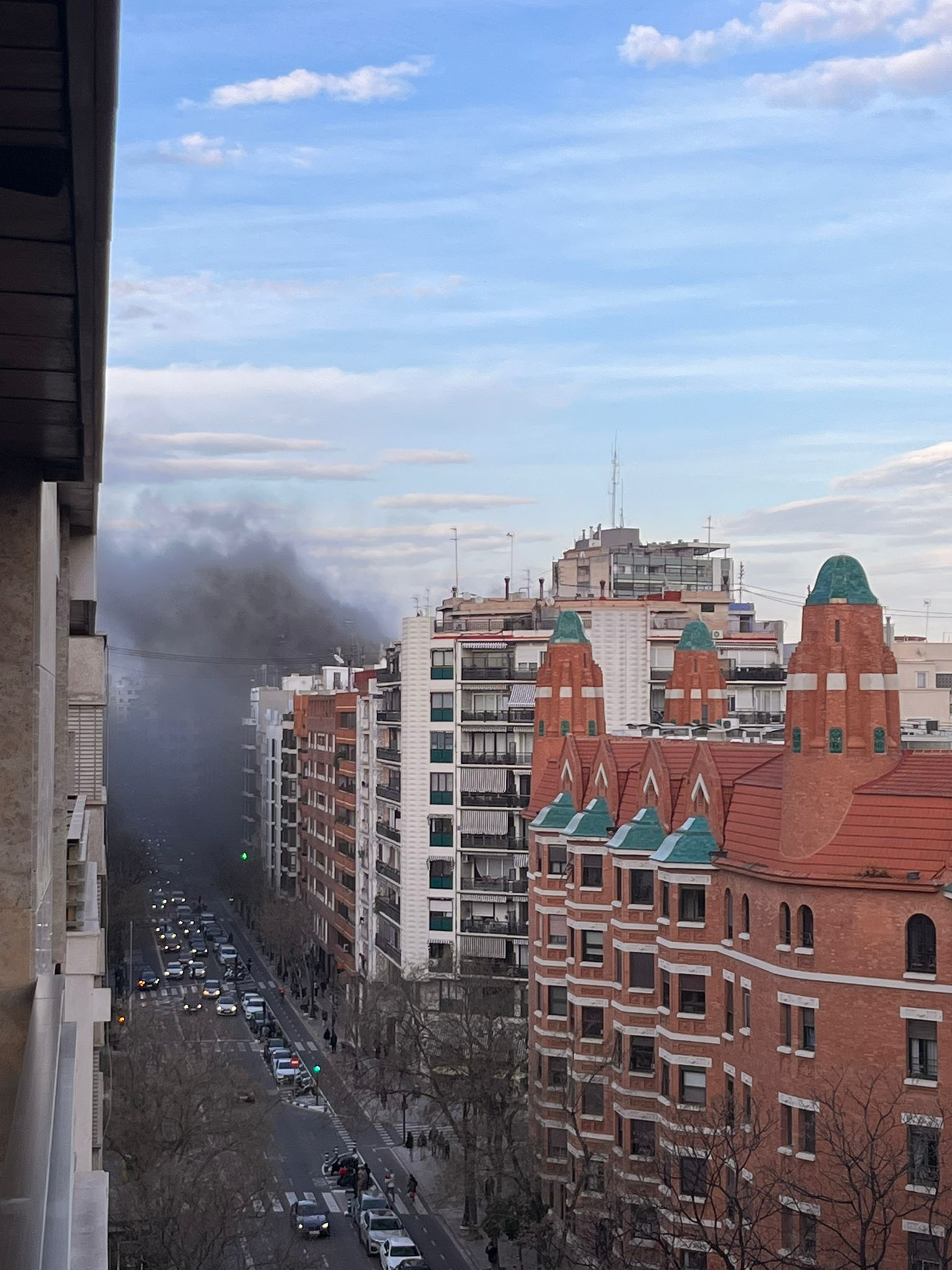 FOTOS | El incendio en un bingo desata la alarma en Valencia