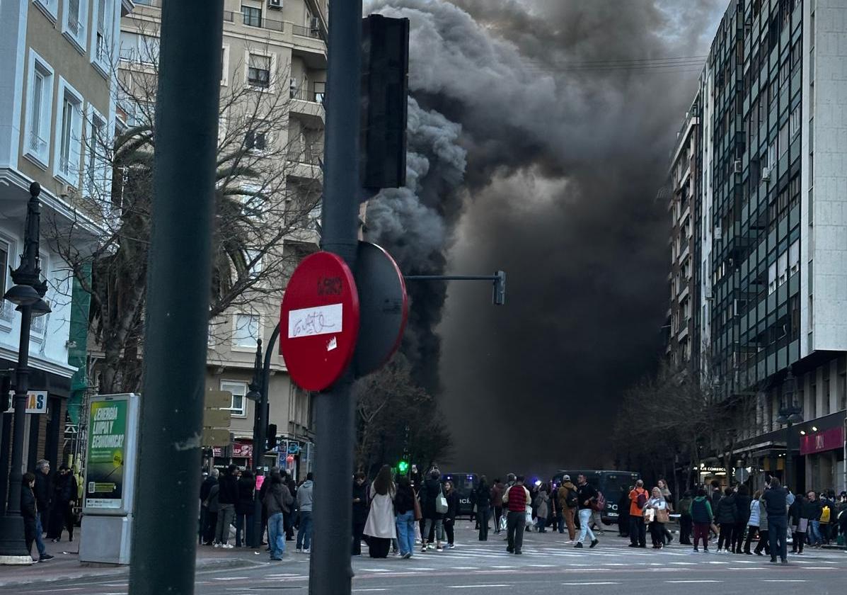 Un incendio en un bingo desata la alarma en el centro de Valencia