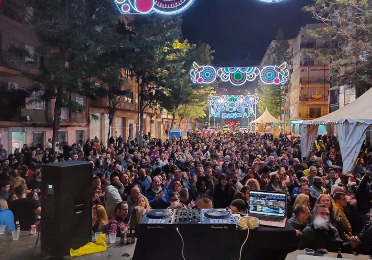 Celebración de una verbana, en una falla de Valencia.