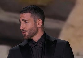 Miguel Ángel Silvestre, durante su mensaje en los Goya.