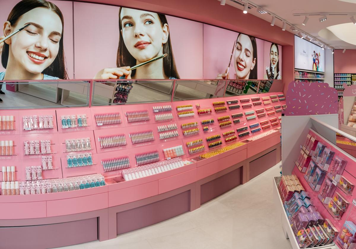 Imagen principal - La nueva tienda con estética &#039;kawaii&#039; de Miniso que se inaugura el jueves en Valencia