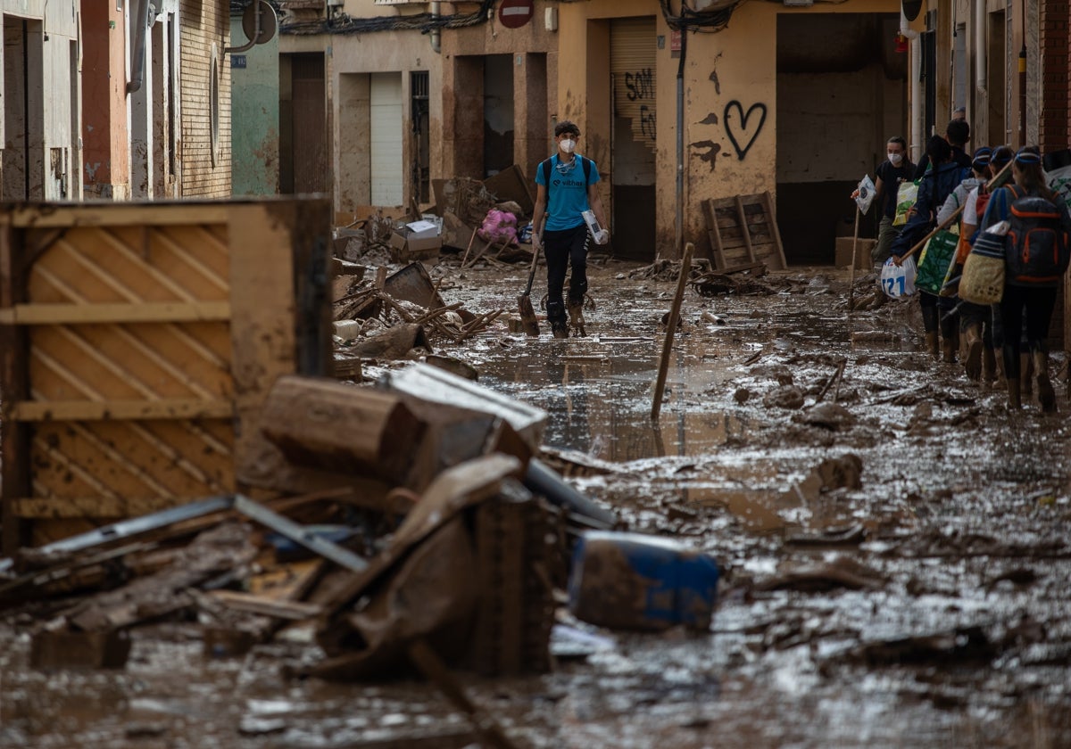 Una calle de Paiporta, solo unos días después de la dana del 29 de octubre.