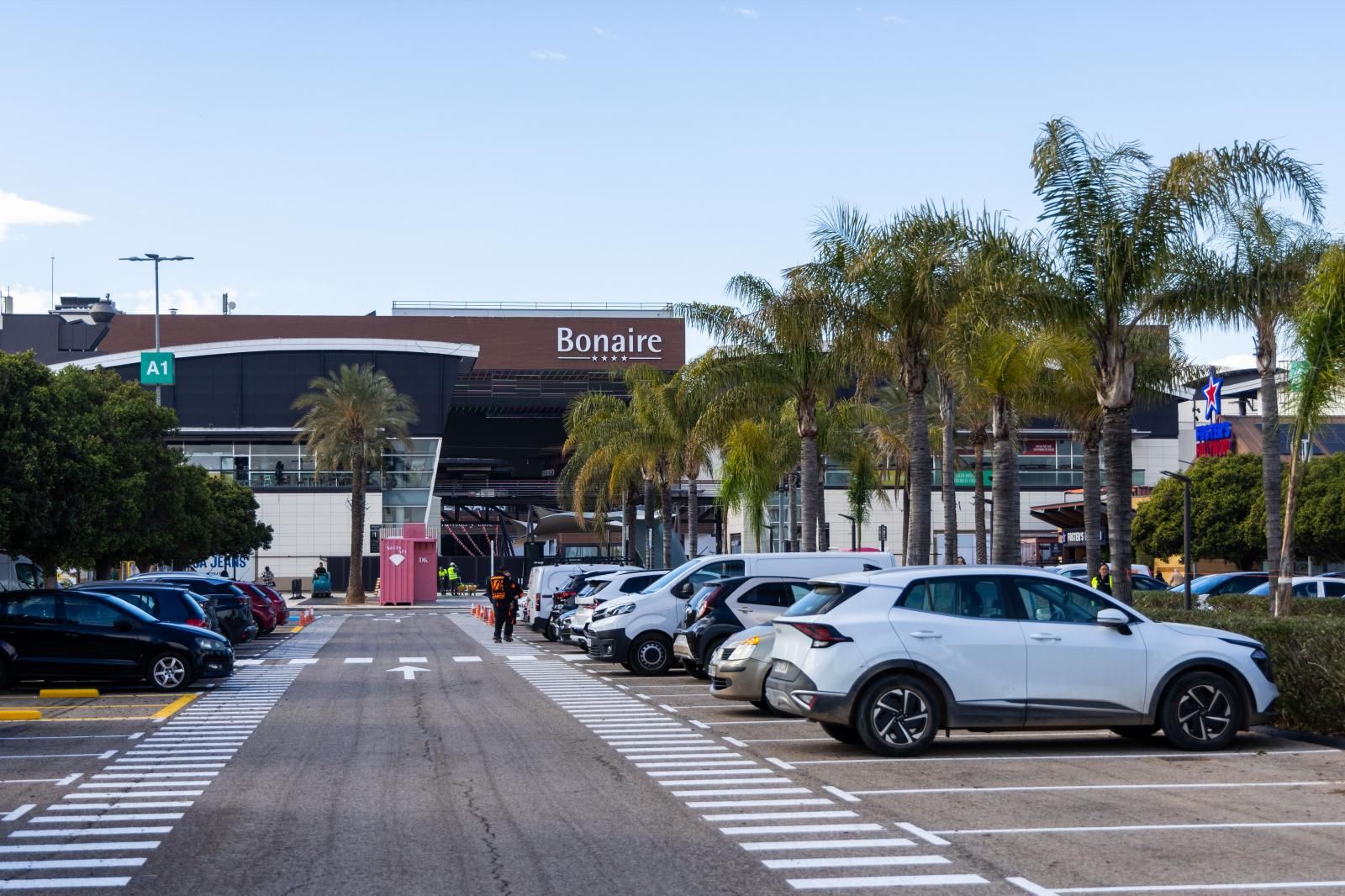 FOTOS | El centro comercial Bonaire reabre tras la dana