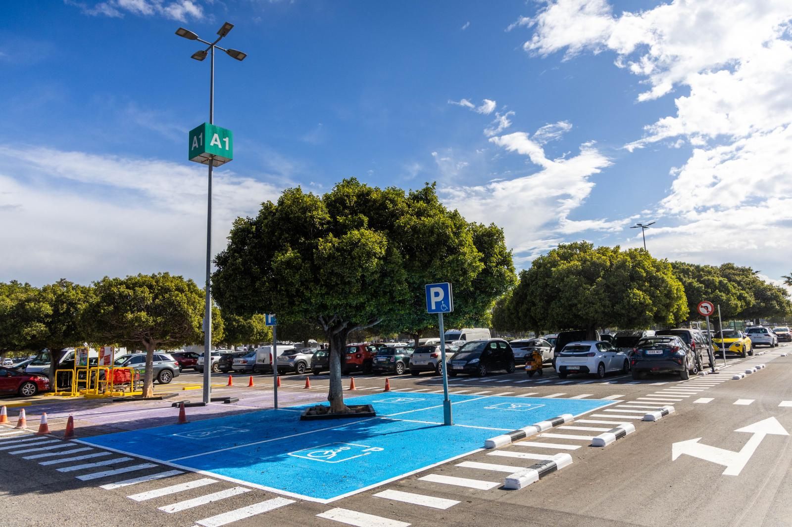 FOTOS | El centro comercial Bonaire reabre tras la dana