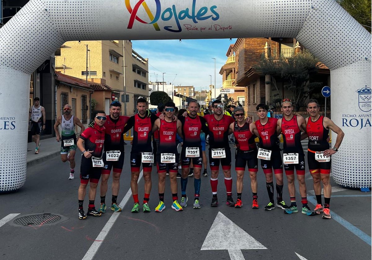 Miembros del Triatlón Tridimonis tras finalizar una carrera.