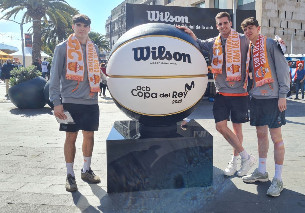 Lucas Marí, Nate Reuvers y Sergio De Larrea, en la Fan Zone de la Copa del Rey.