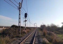 Cabtenaria cortada en uno de los tramos de la Línea 1 del metro.