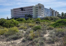 El Sidi Saler, con una de sus balcones afectado por un incendio, el pasado septiembre.