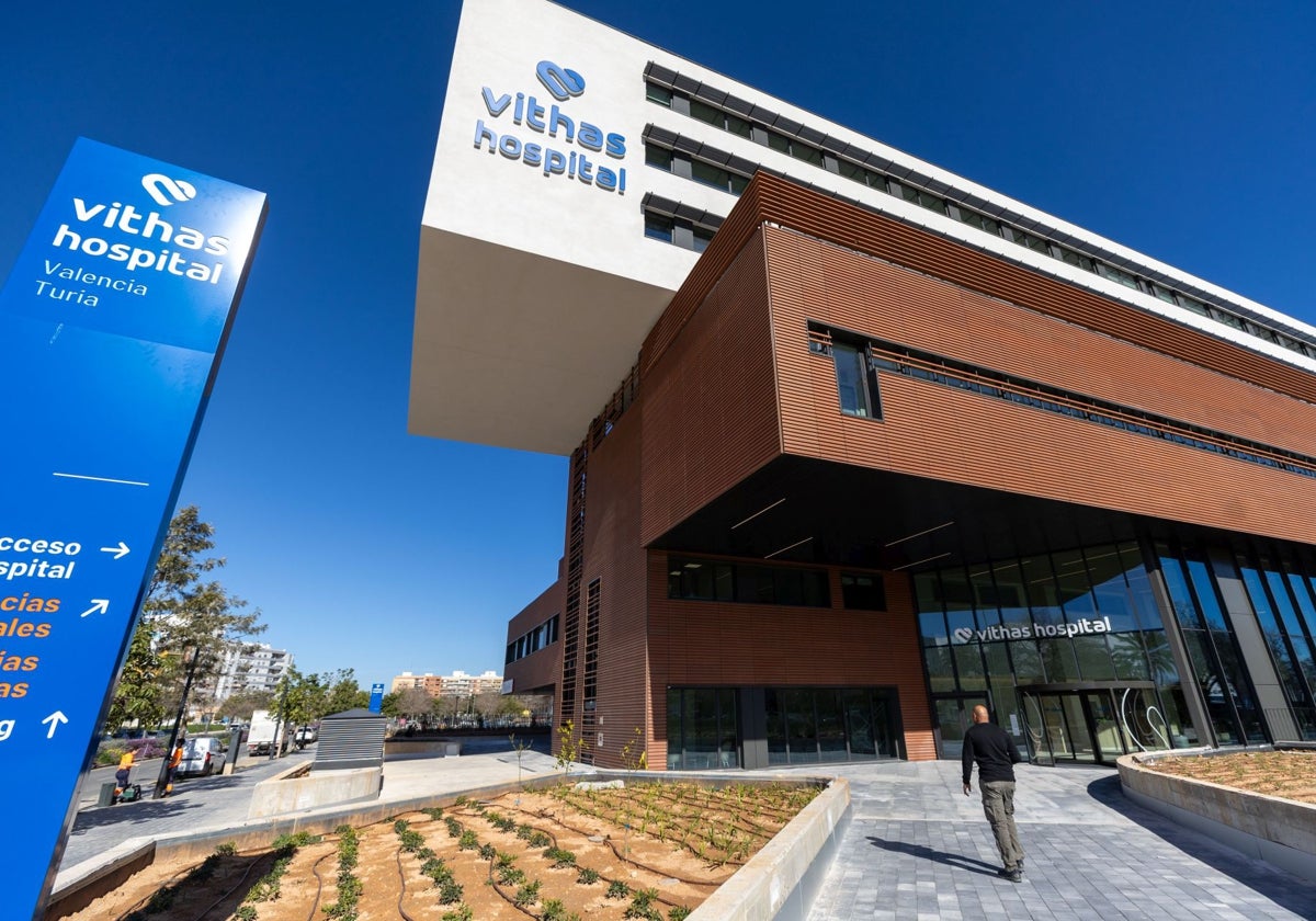 Entrada principal del nuevo hospital Vithas Valencia Turia, de inauguración inminente.