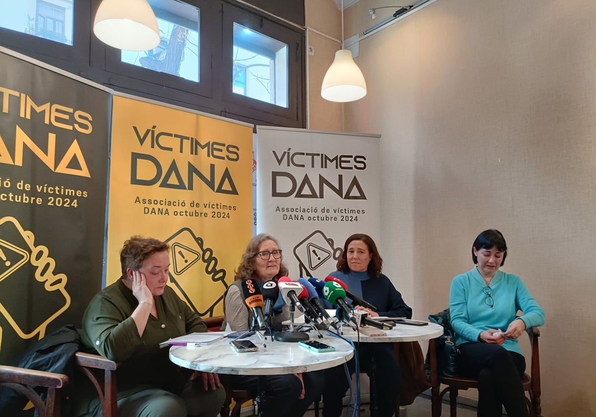 (De izquiera a derecha) Merche Alabau, Empar Puchades, Mariló Gradolí y Toñi García, de la asociación de Víctimas Dana octubre 2024.