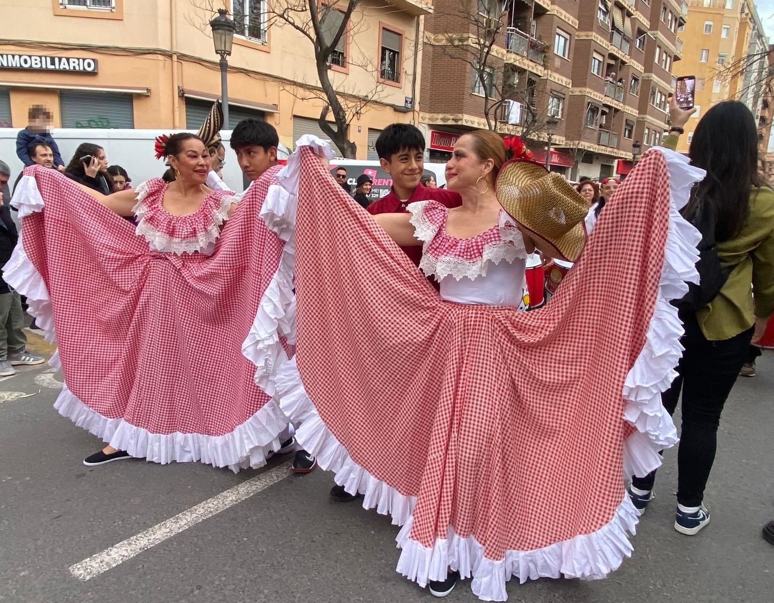 El carnaval revoluciona las calles de Ruzafa