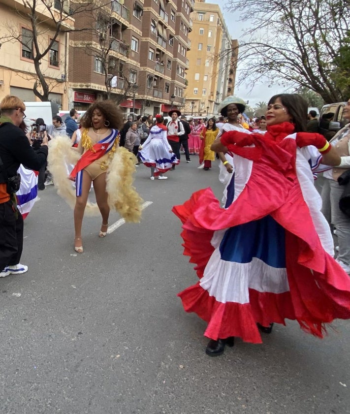 Imagen secundaria 2 - Asociación de Carnavales de Benetússer, afectada por la dana,  y otros colectivos participantes,