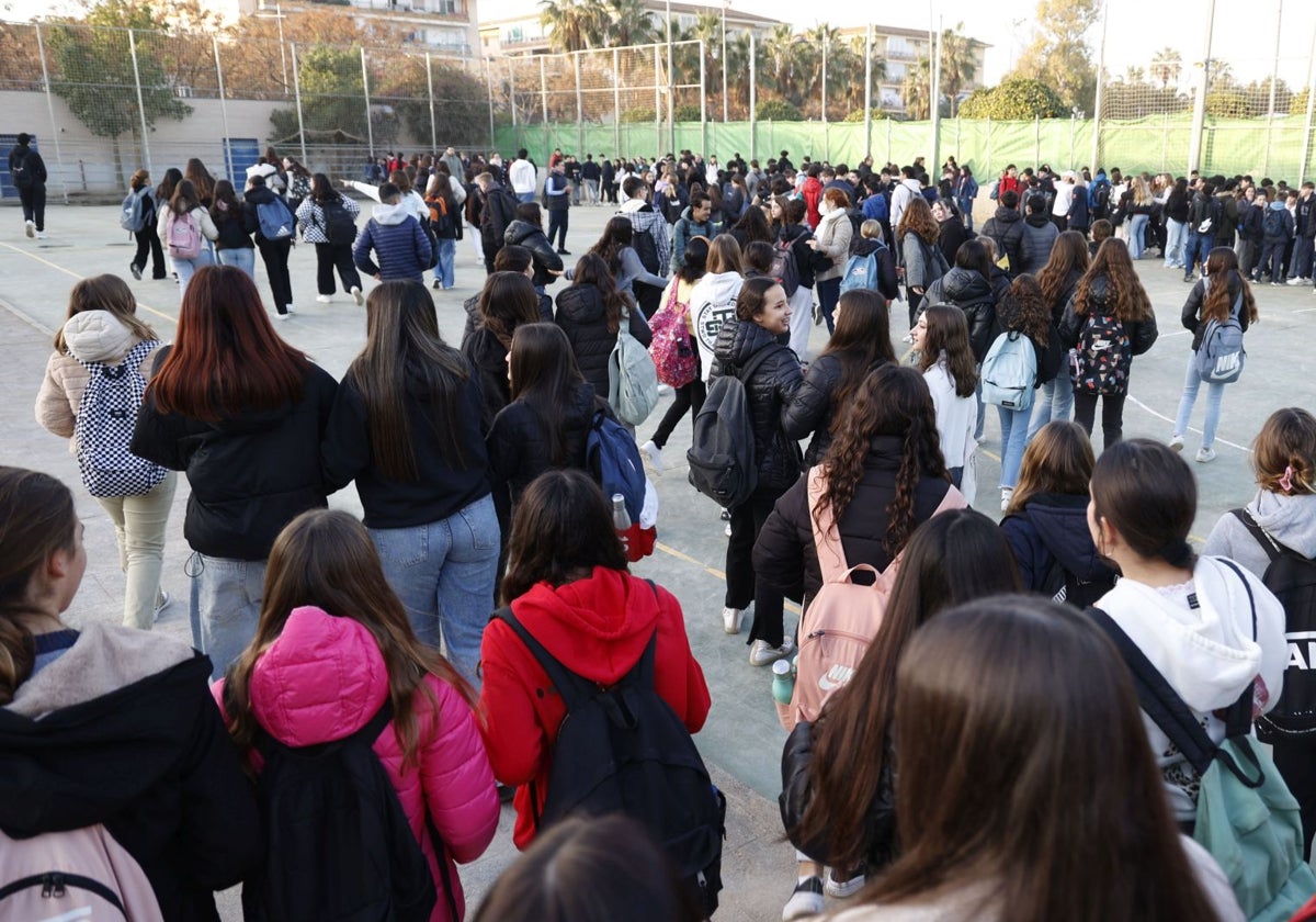 Vuelta a clase en el instituto de Benetússer, uno de los afectados.