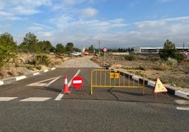 Obras en el acceso a la urbanización Cabeço de l'Àguila.