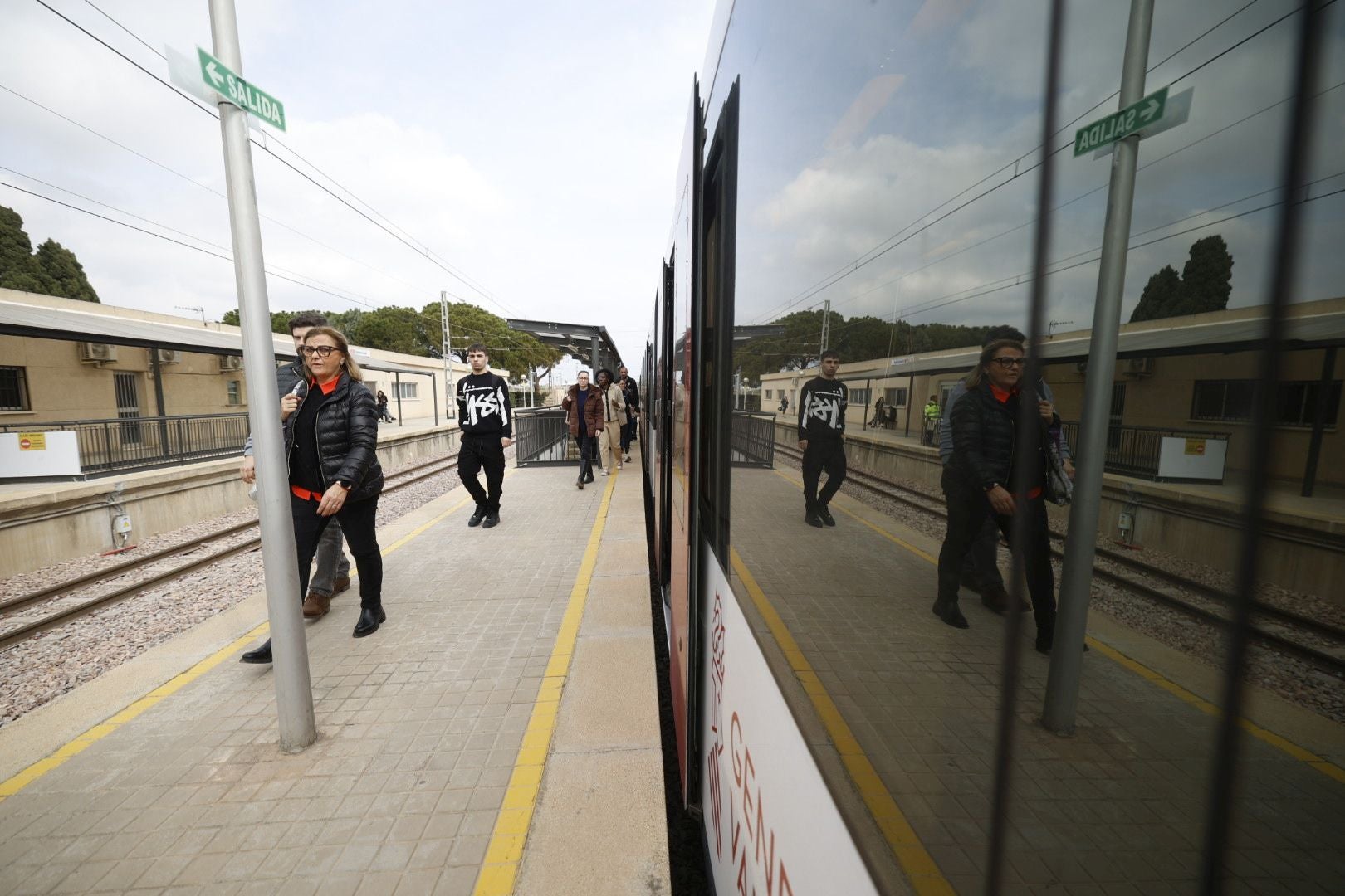 El metro recupera la frecuencia de paso anterior a la dana