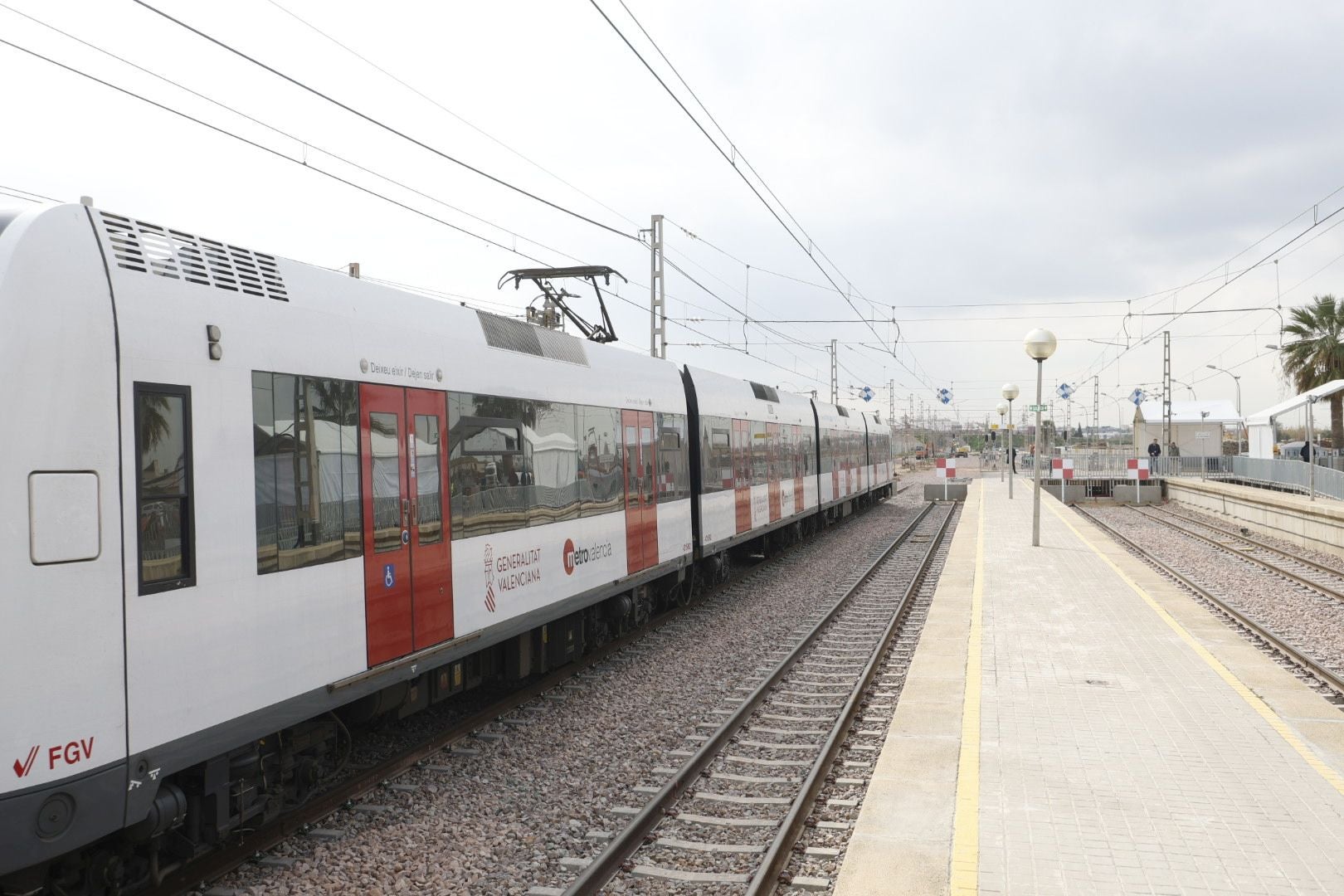 El metro recupera la frecuencia de paso anterior a la dana