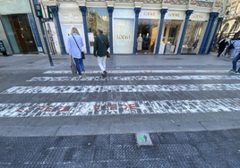 Baldosas iluminadas, en la plaza de la Reina.