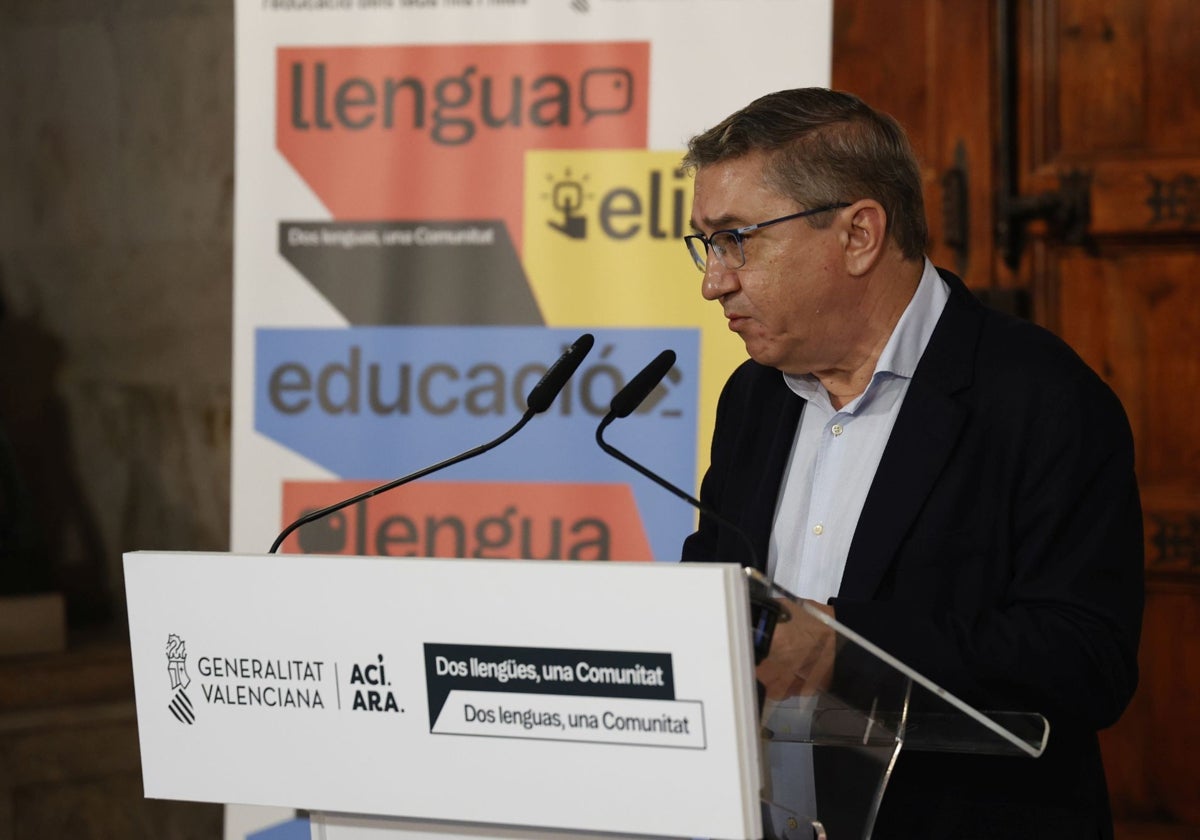 José Antonio Rovira, durante la presentación de la campaña informativa sobre la consulta.