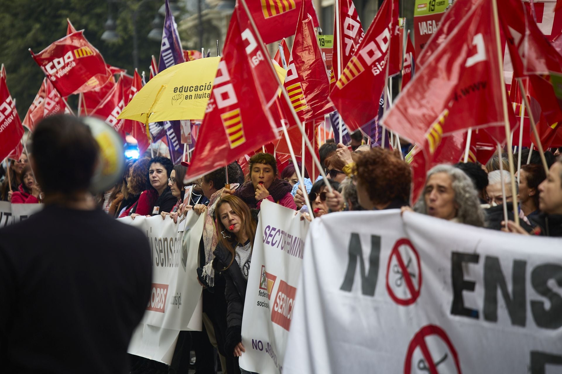 La protesta de los trabajadores de Servicios Sociales, en imágenes