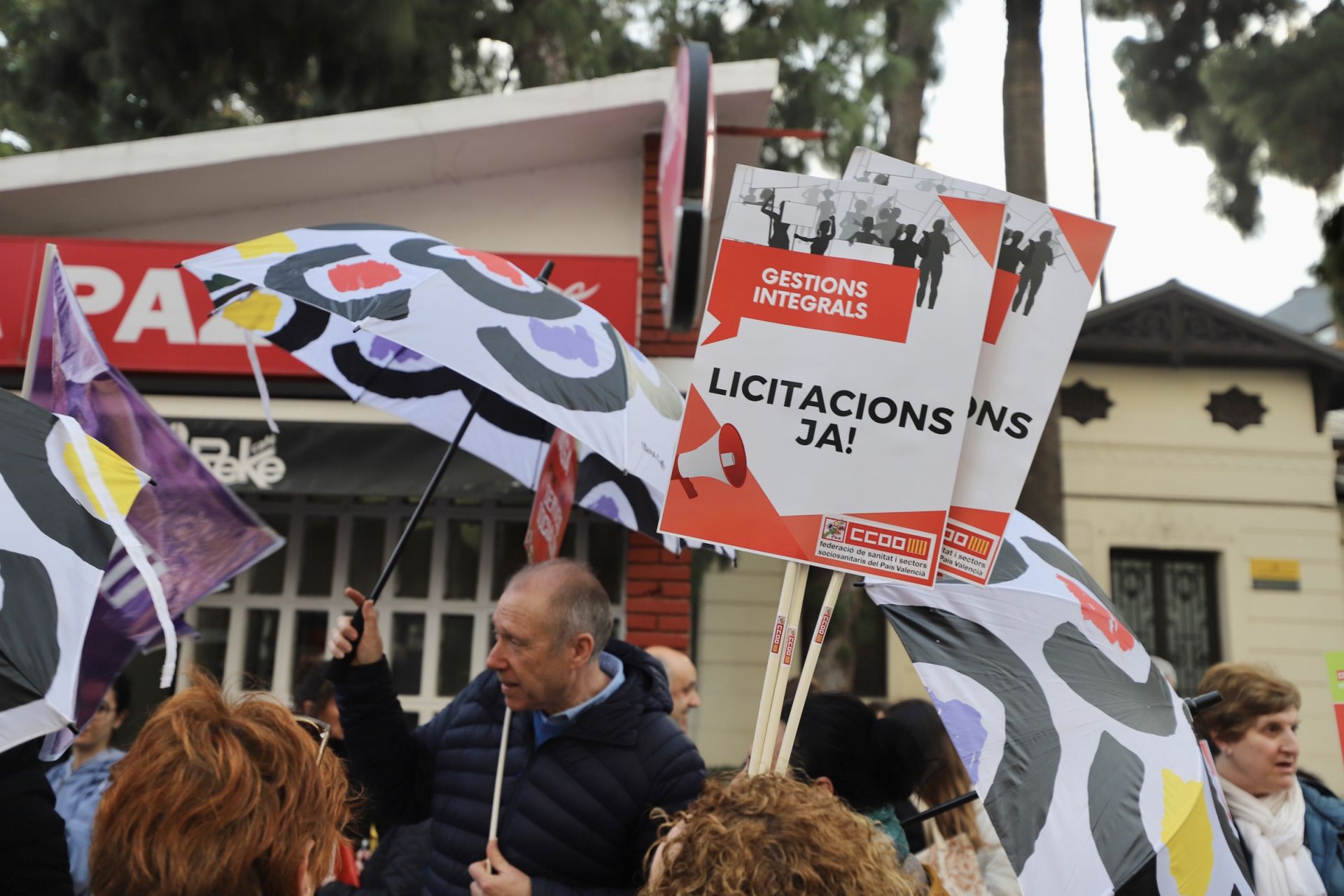 La protesta de los trabajadores de Servicios Sociales, en imágenes