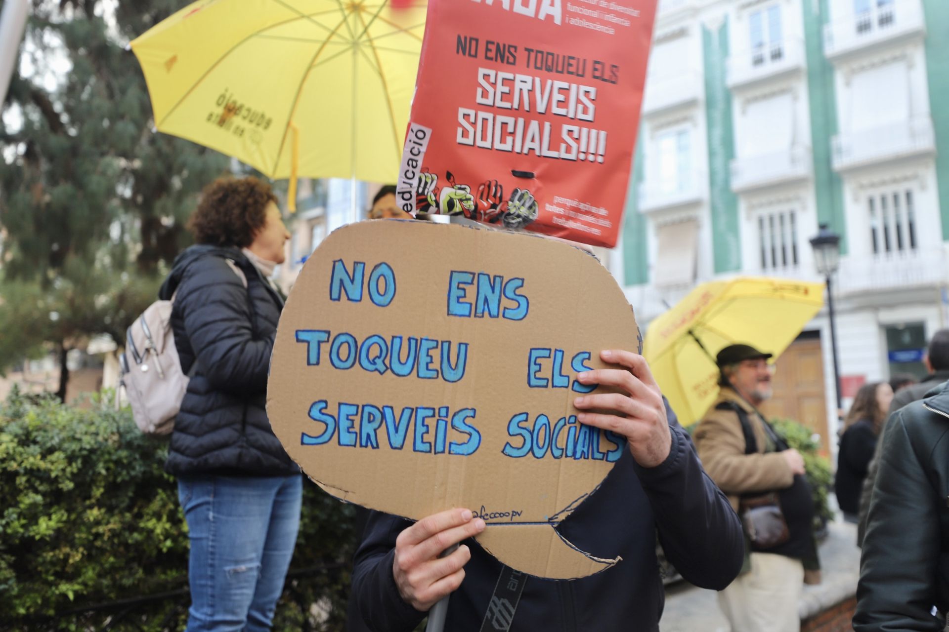 La protesta de los trabajadores de Servicios Sociales, en imágenes