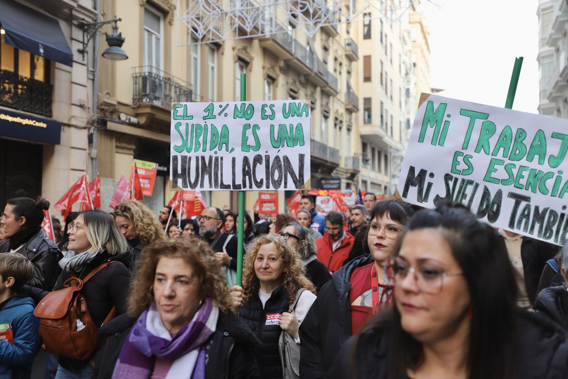 La protesta de los trabajadores de Servicios Sociales, en imágenes