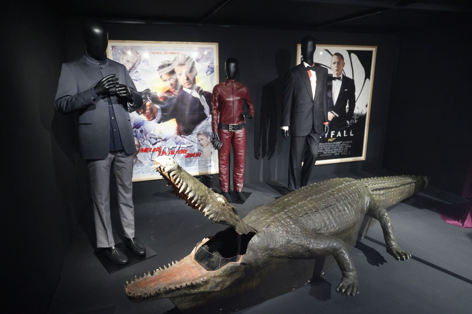 FOTOS | James Bond tiene licencia para matar en CaixaForum Valencia