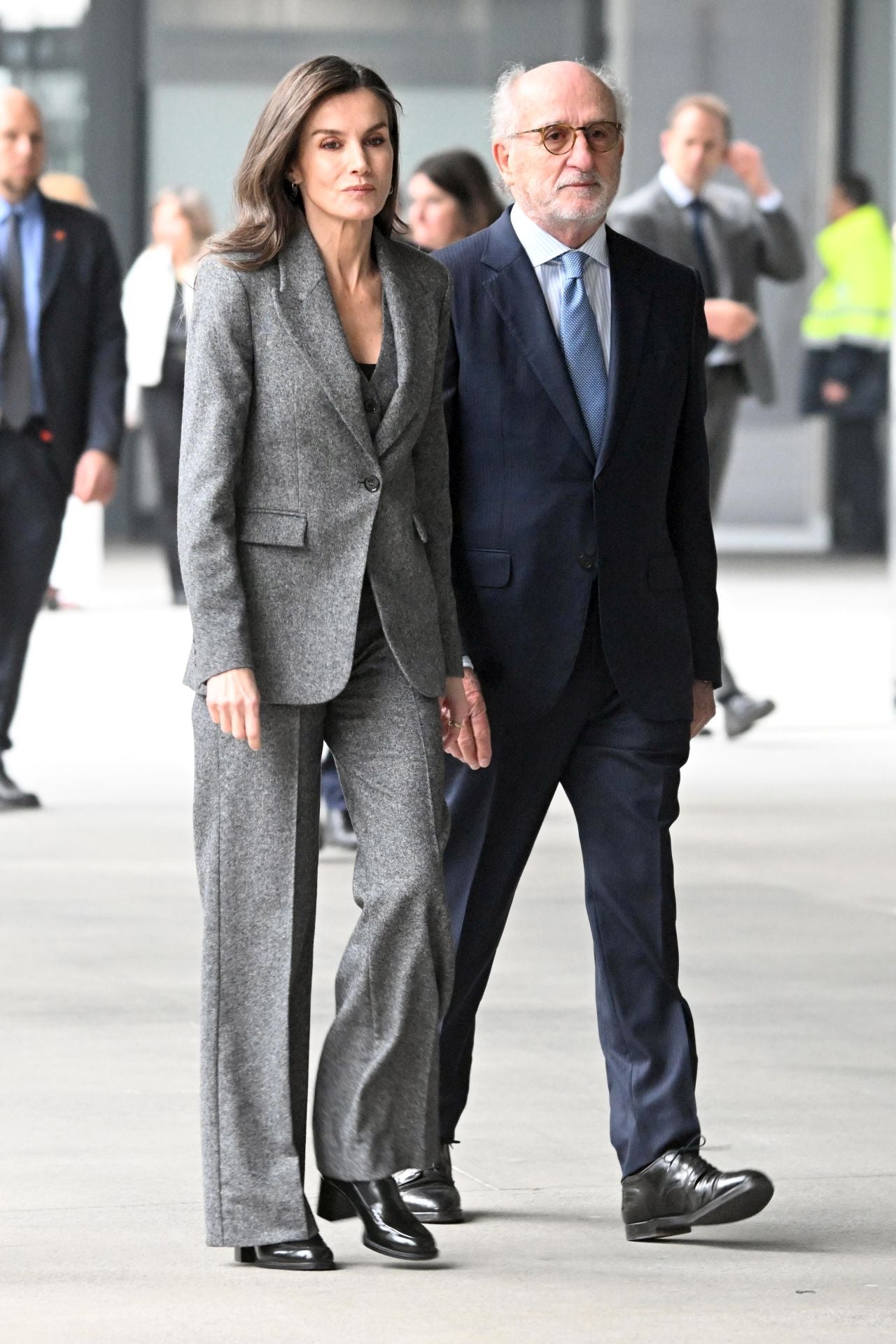 Letizia recicla su traje &#039;low cost&#039; de estilo ejecutivo