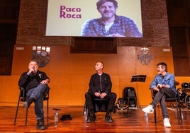 Pablo Carbonell y Paco Roca, moderados por Ramón Palomar, han inaugurado este jueves el certamen solidario Marca Páginas Fest.