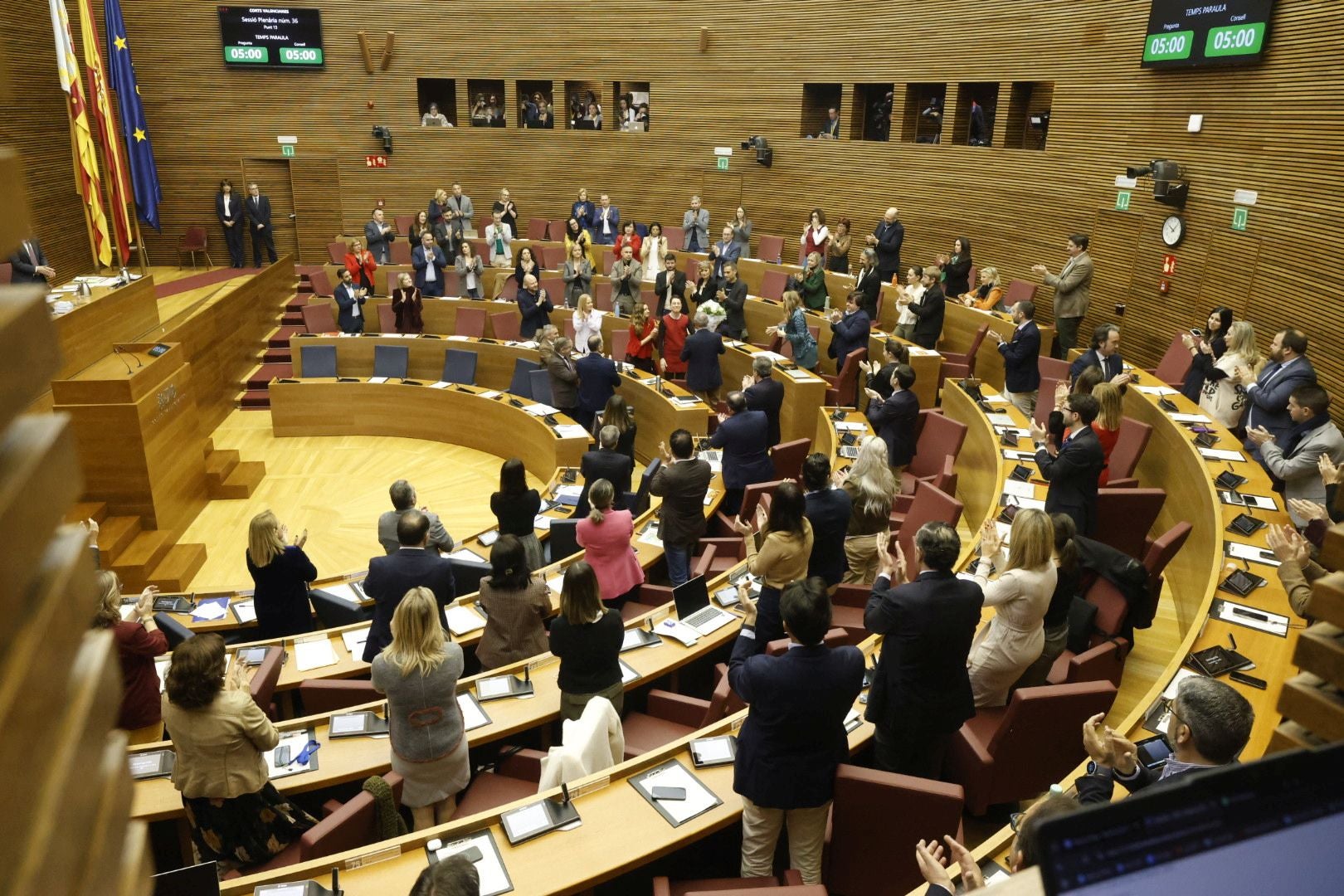 El pleno de Les Corts, en imágenes